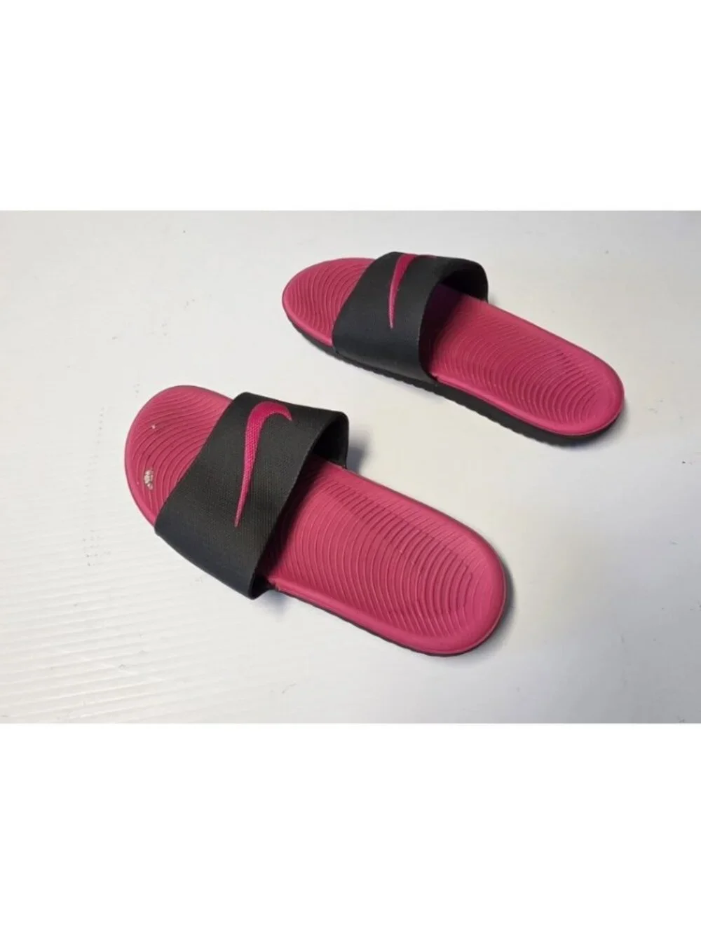 Kids Youth Nike Kawa Slides Size 6Y Black & Pink